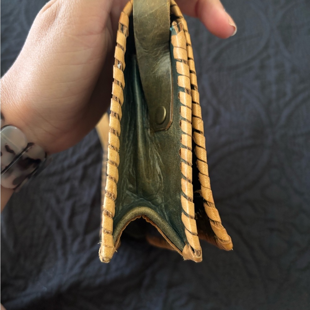 Vintage Wilsons Leather Tan and Green Shoulder Bag with Floral Embroidery - Picture 6 of 9